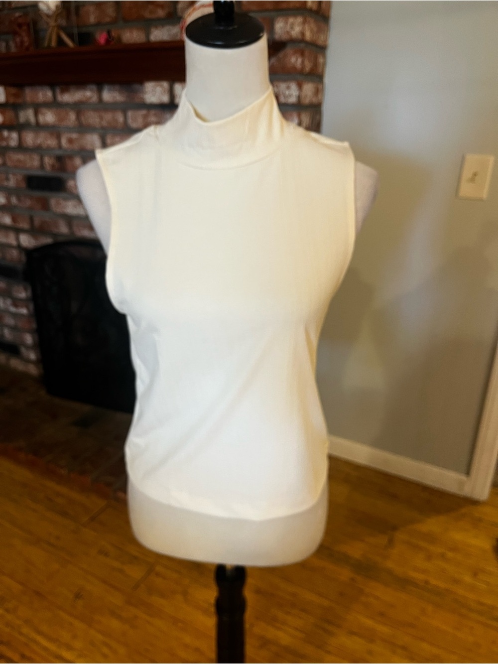 Varley $98 Cream Sleeveless Mock Neck Tank